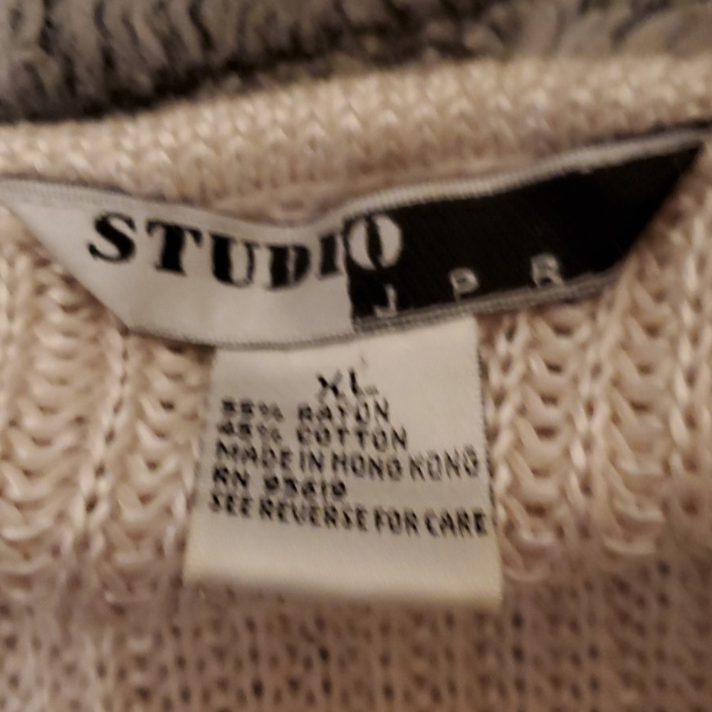 Sweater - Picture 2 of 5